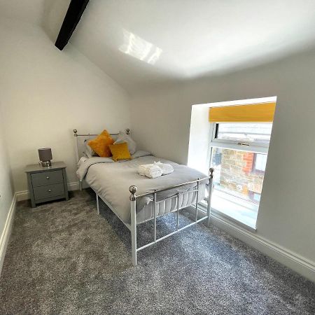Yr Hen Bopty Villa Pontypridd Exteriör bild