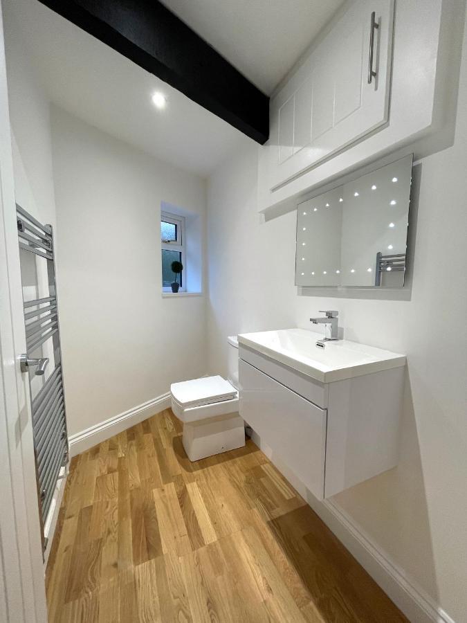 Yr Hen Bopty Villa Pontypridd Exteriör bild