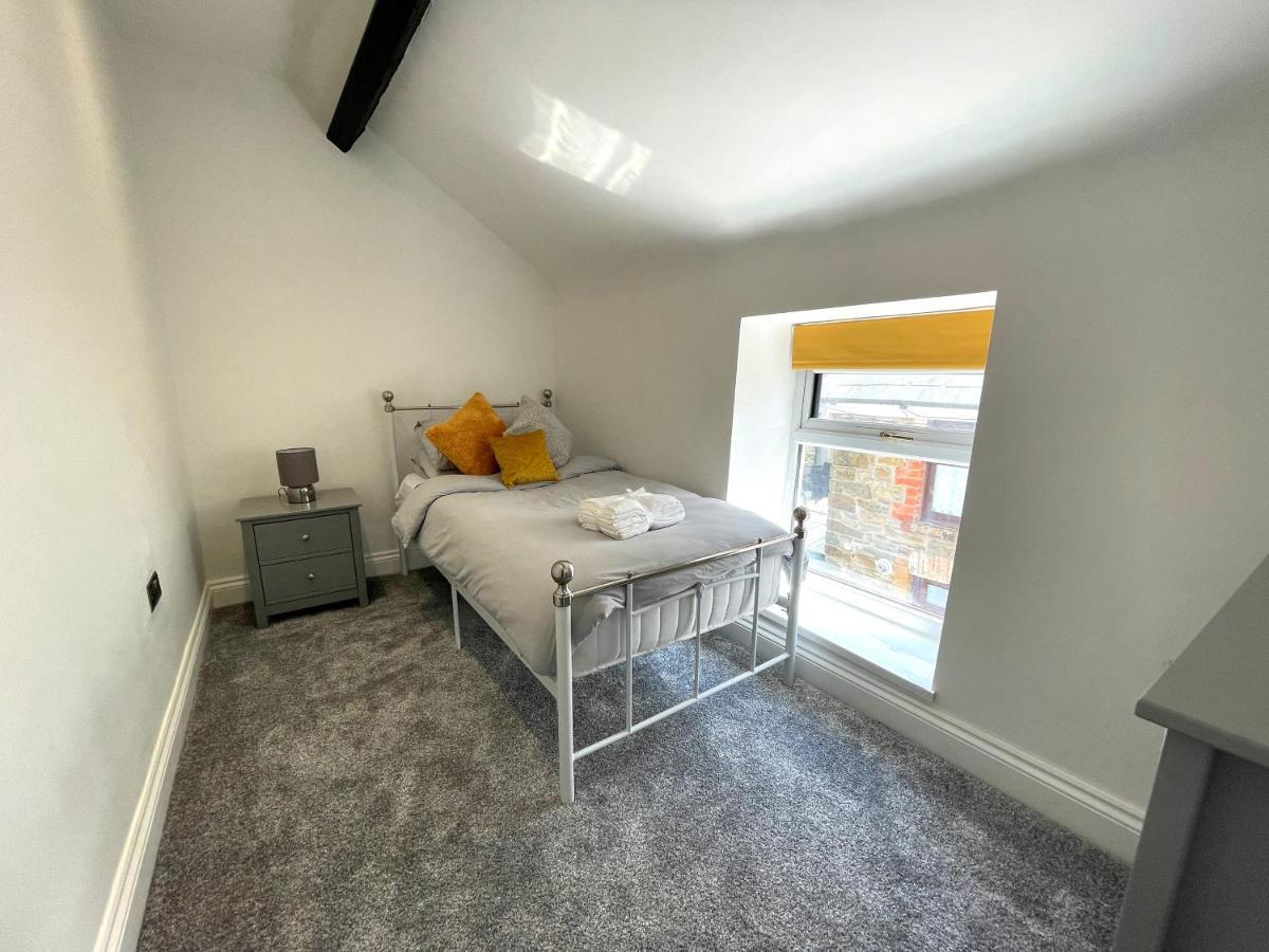Yr Hen Bopty Villa Pontypridd Exteriör bild