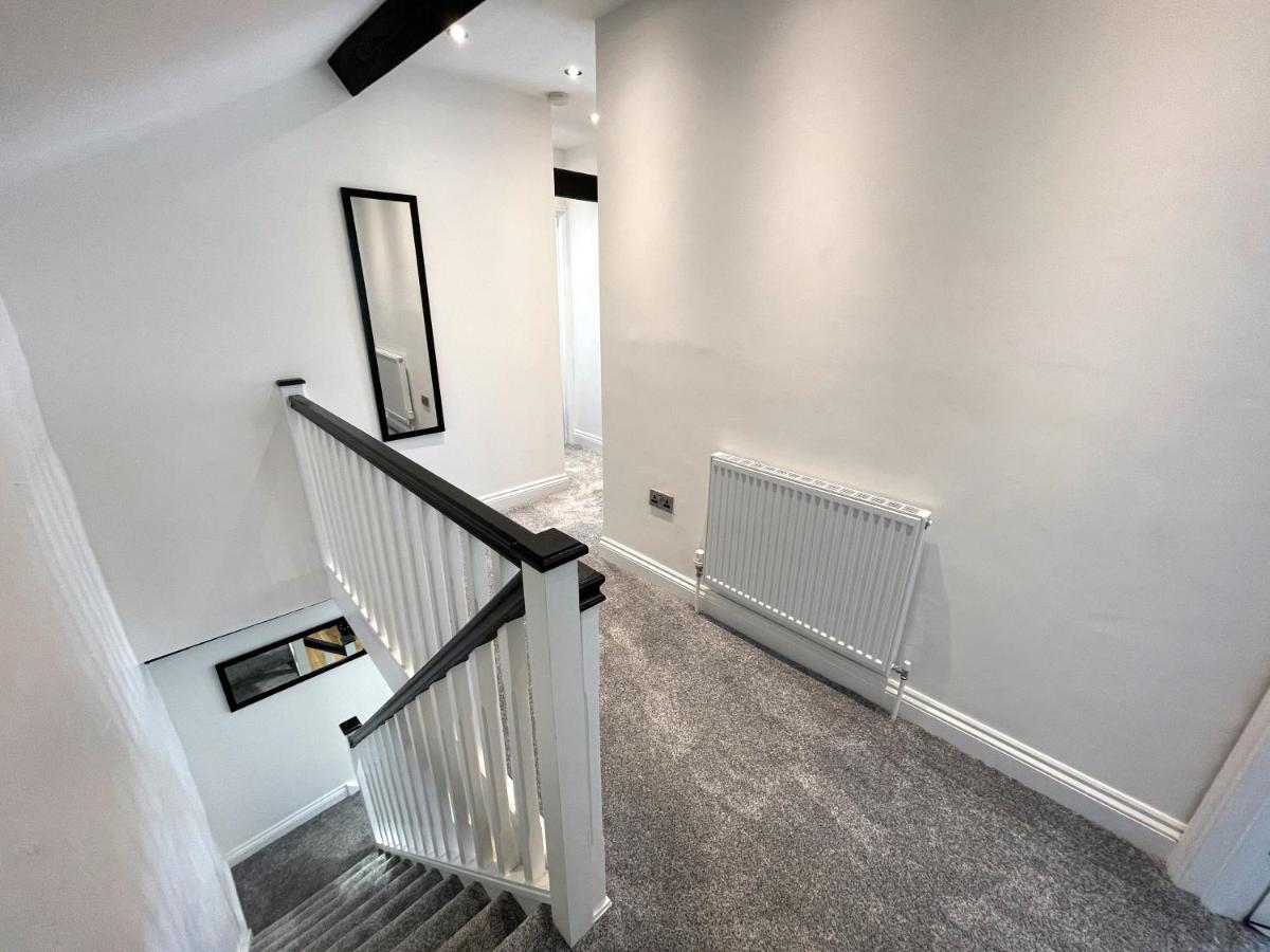 Yr Hen Bopty Villa Pontypridd Exteriör bild